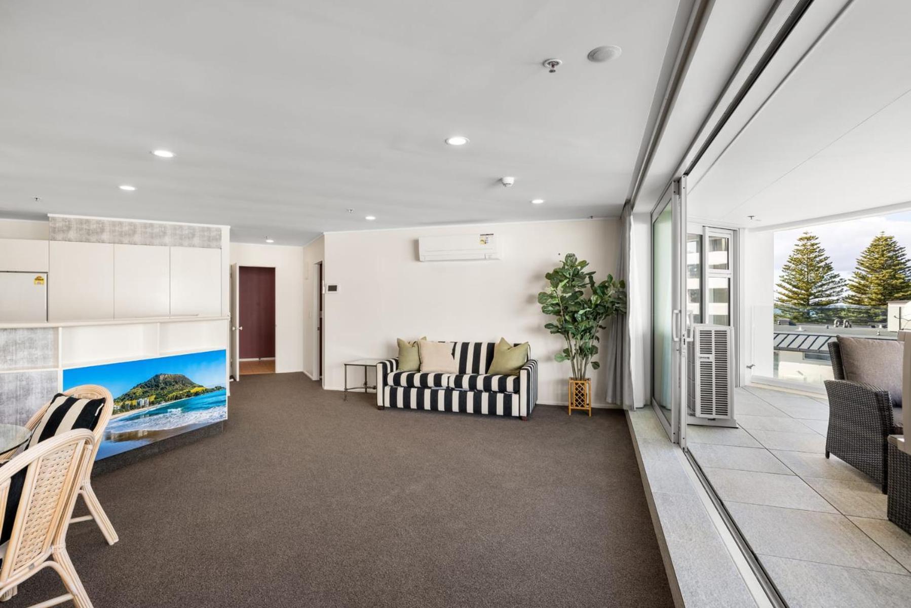 A Strand Of Paradise, Oceanside Views & Pool Mount Maunganui Exterior photo
