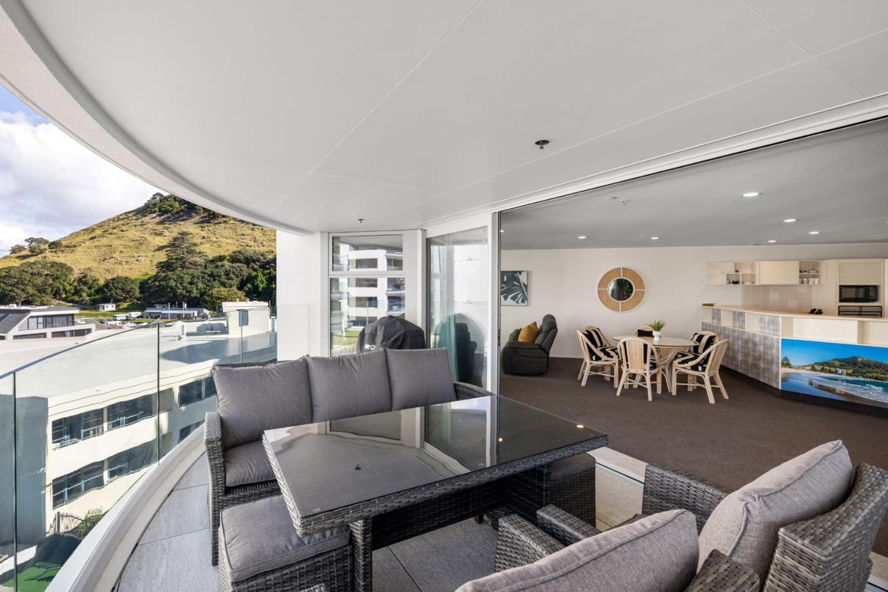 A Strand Of Paradise, Oceanside Views & Pool Mount Maunganui Exterior photo