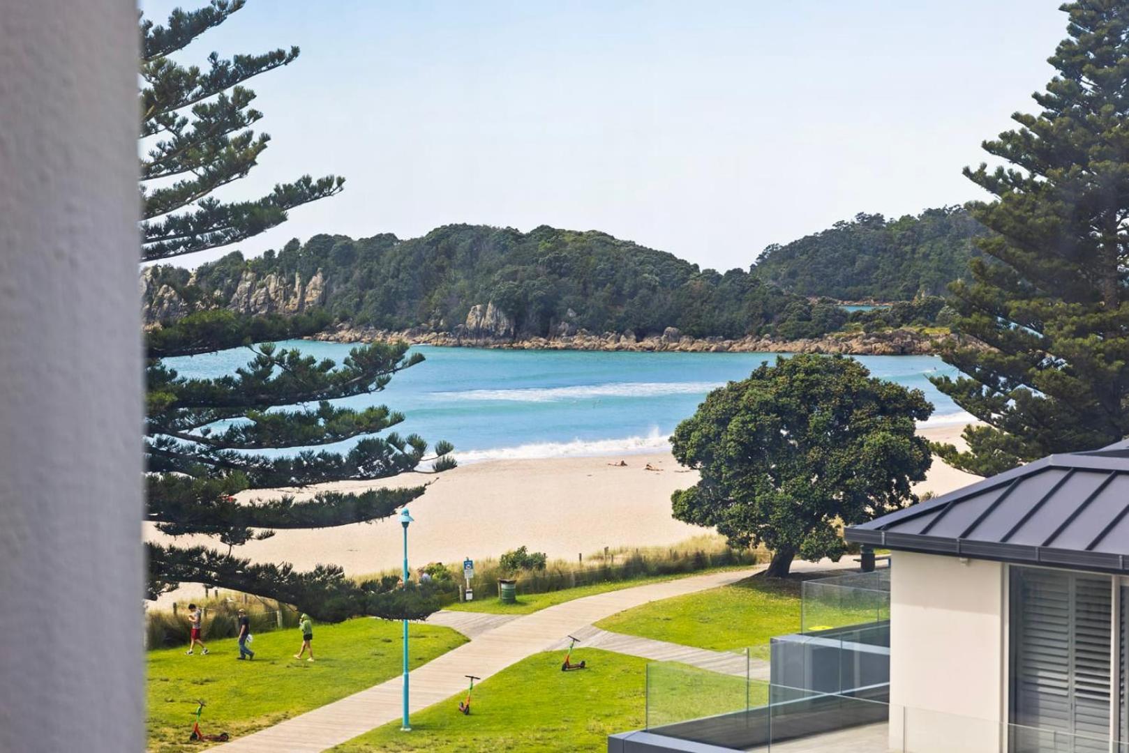 A Strand Of Paradise, Oceanside Views & Pool Mount Maunganui Exterior photo
