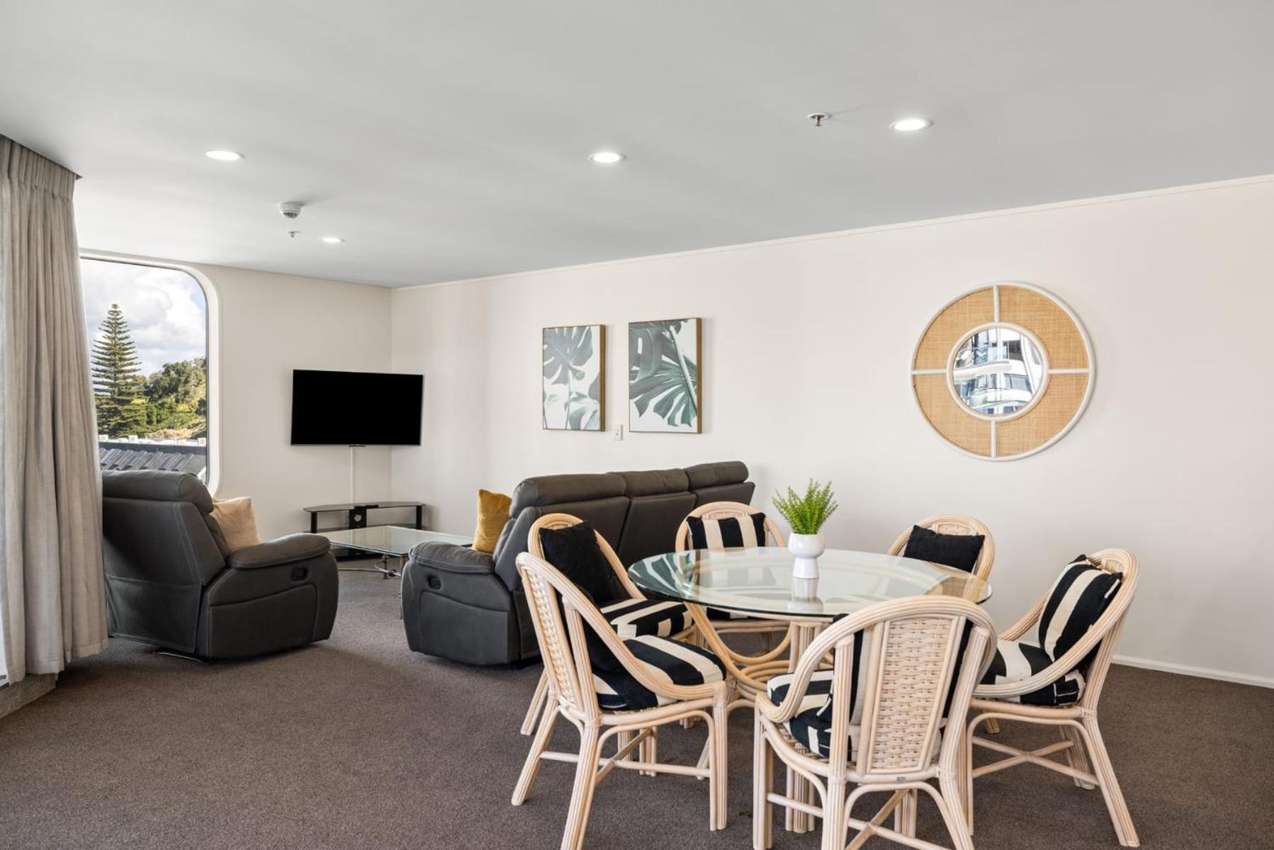 A Strand Of Paradise, Oceanside Views & Pool Mount Maunganui Exterior photo